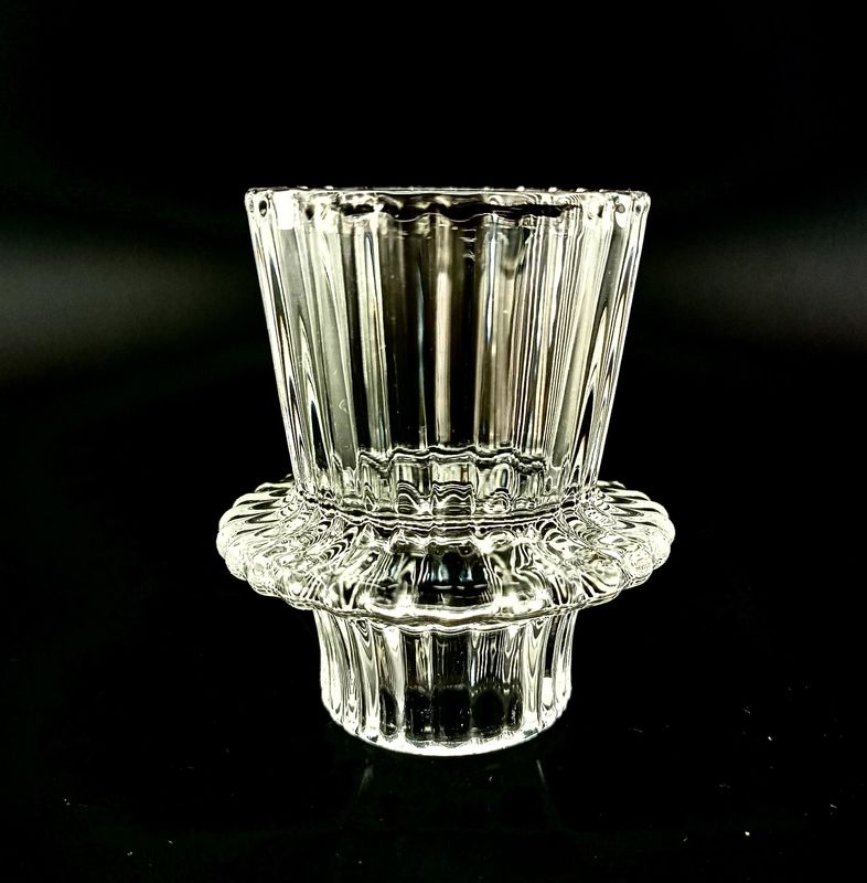 Round Base Modern Candle Holders With Sleek And Modern Design